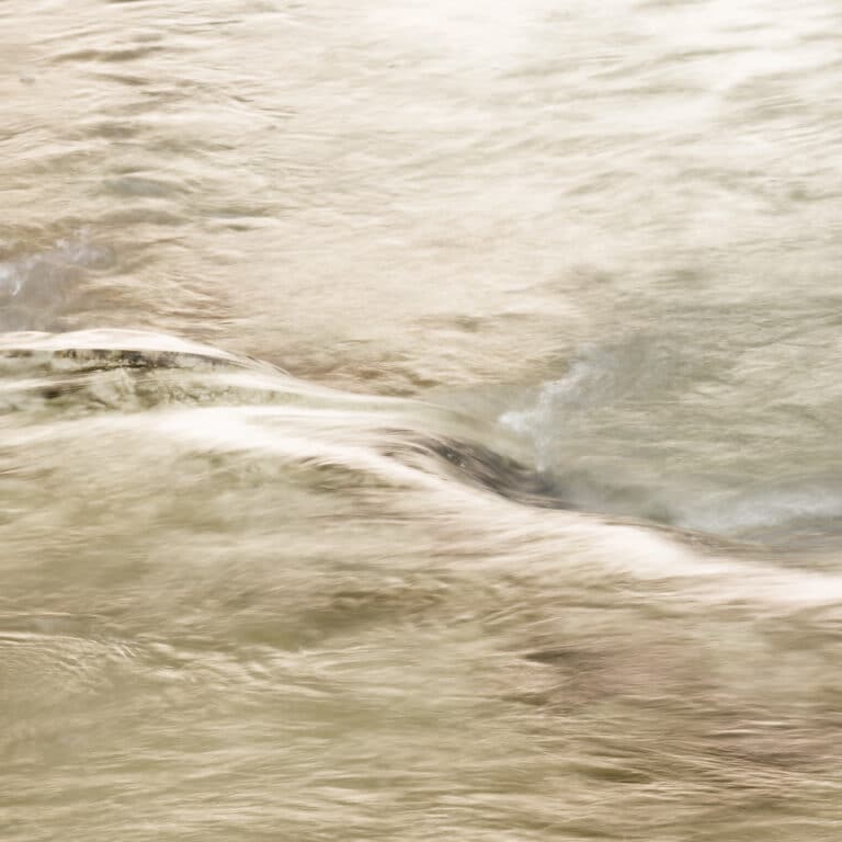 Canvas: impressionistic photography of water looking like a painters canvas