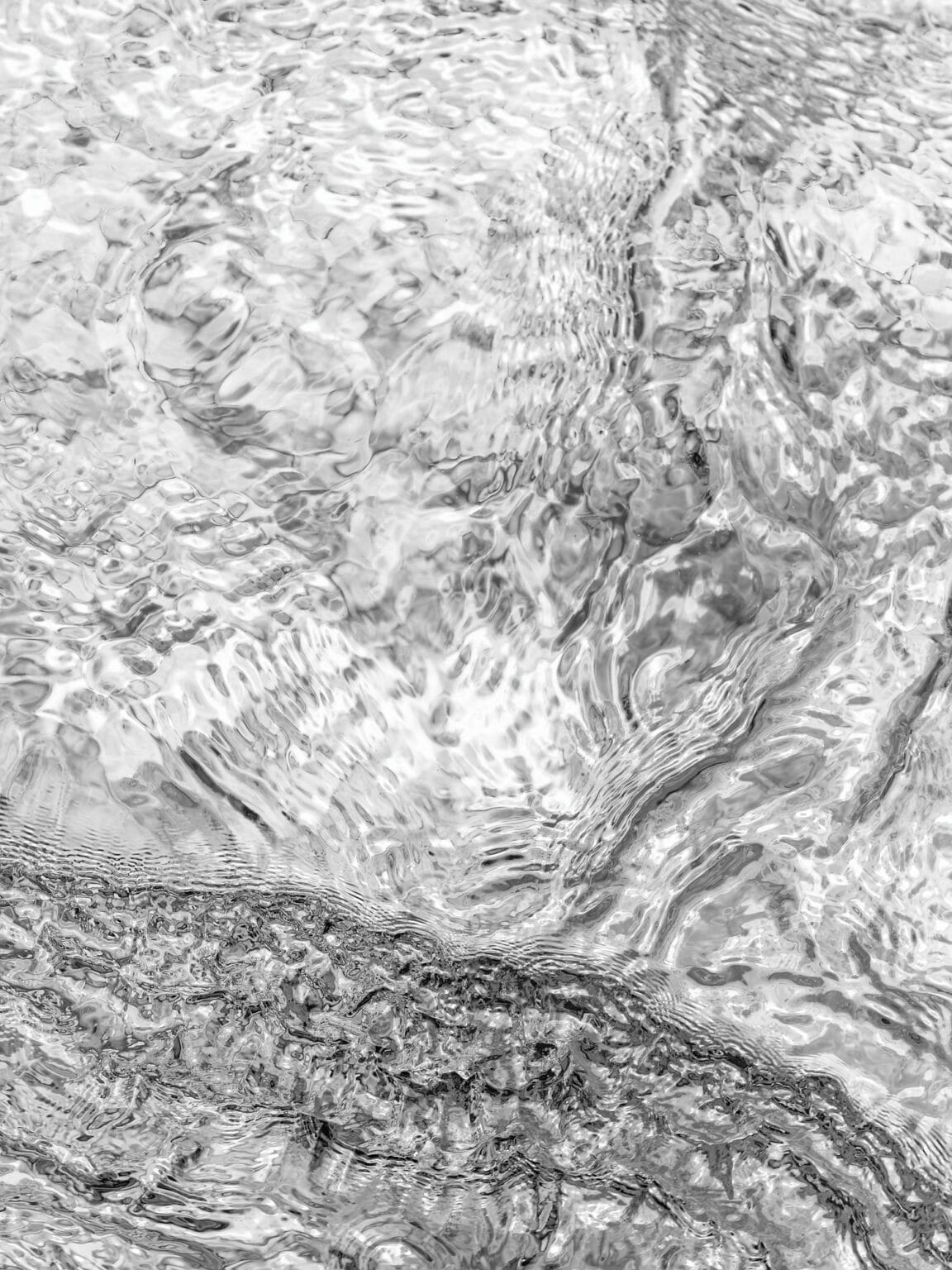 Chimes: abstract photography of water surface, in monochrome