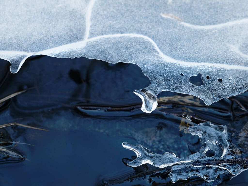 icicles looking like a ship dropping the anchor