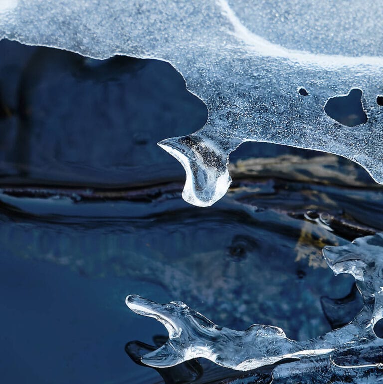 ice structures looking like a ship dropping the anchor